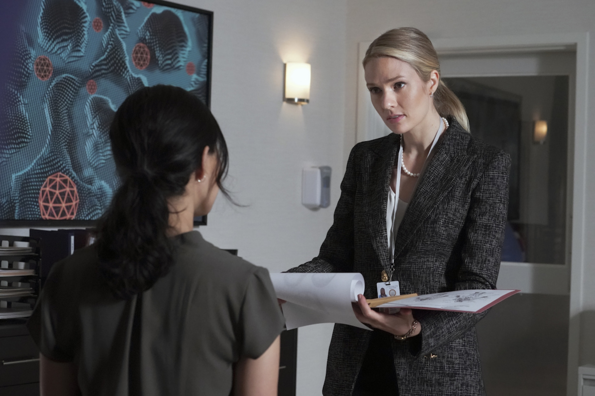 Yasmine Al-Bustami as Lucy, Tori Anderson as Kate in NCIS Hawai'i