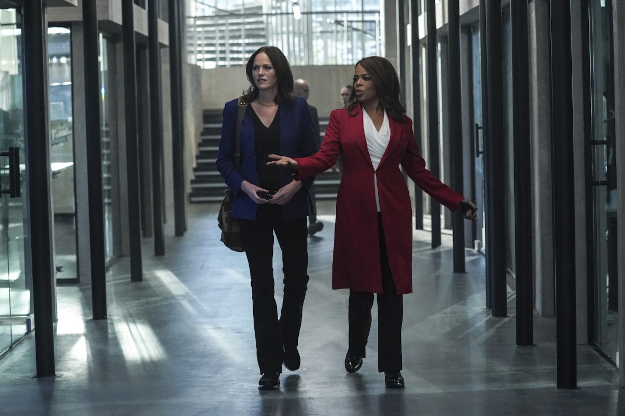 Jorja Fox as Sara Sidle, Paula Newsome as Maxine Roby in CSI Vegas