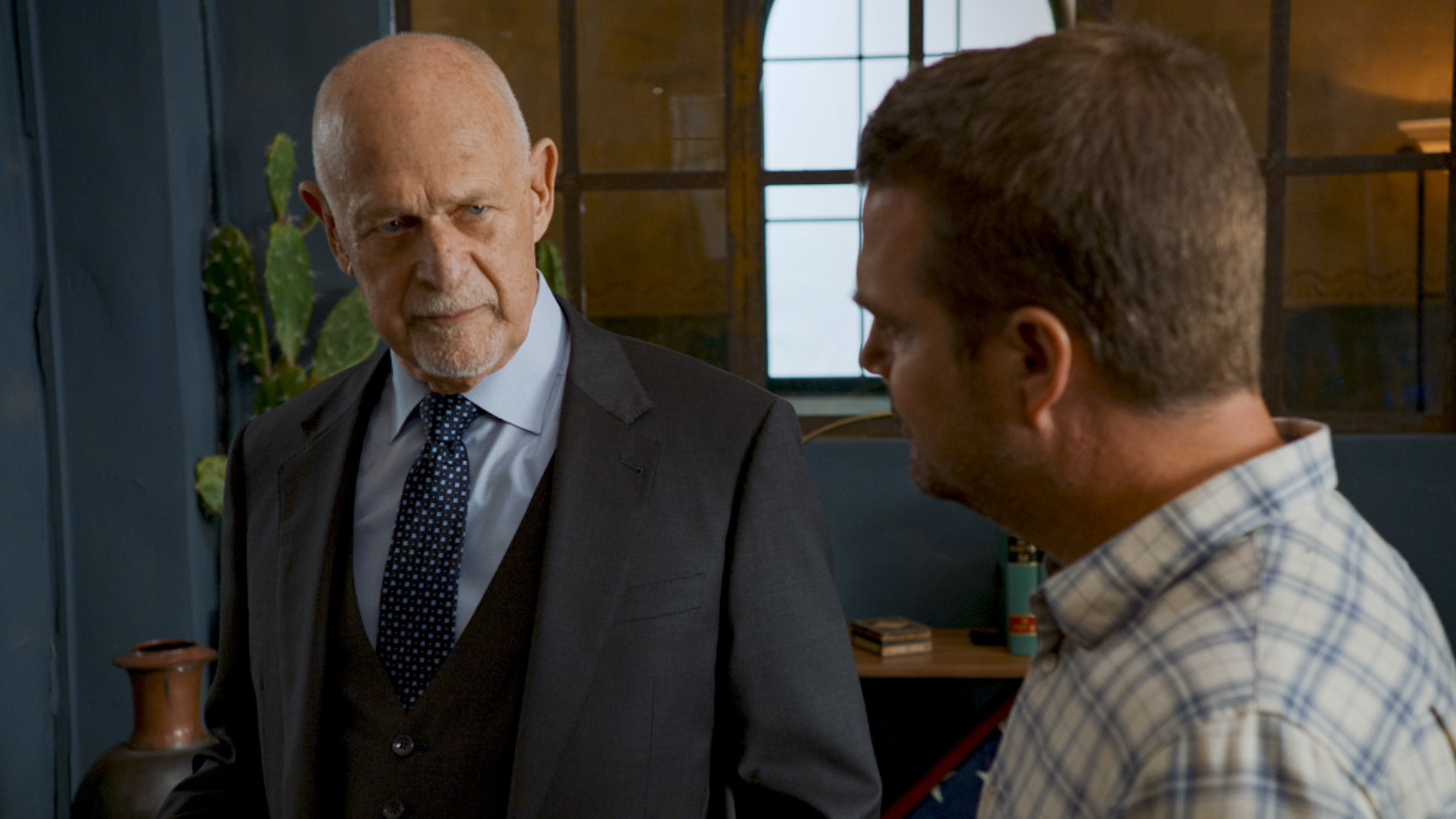 Gerald McRaney as Kilbride, Chris O'Donnell as Callen in NCIS Los Angeles