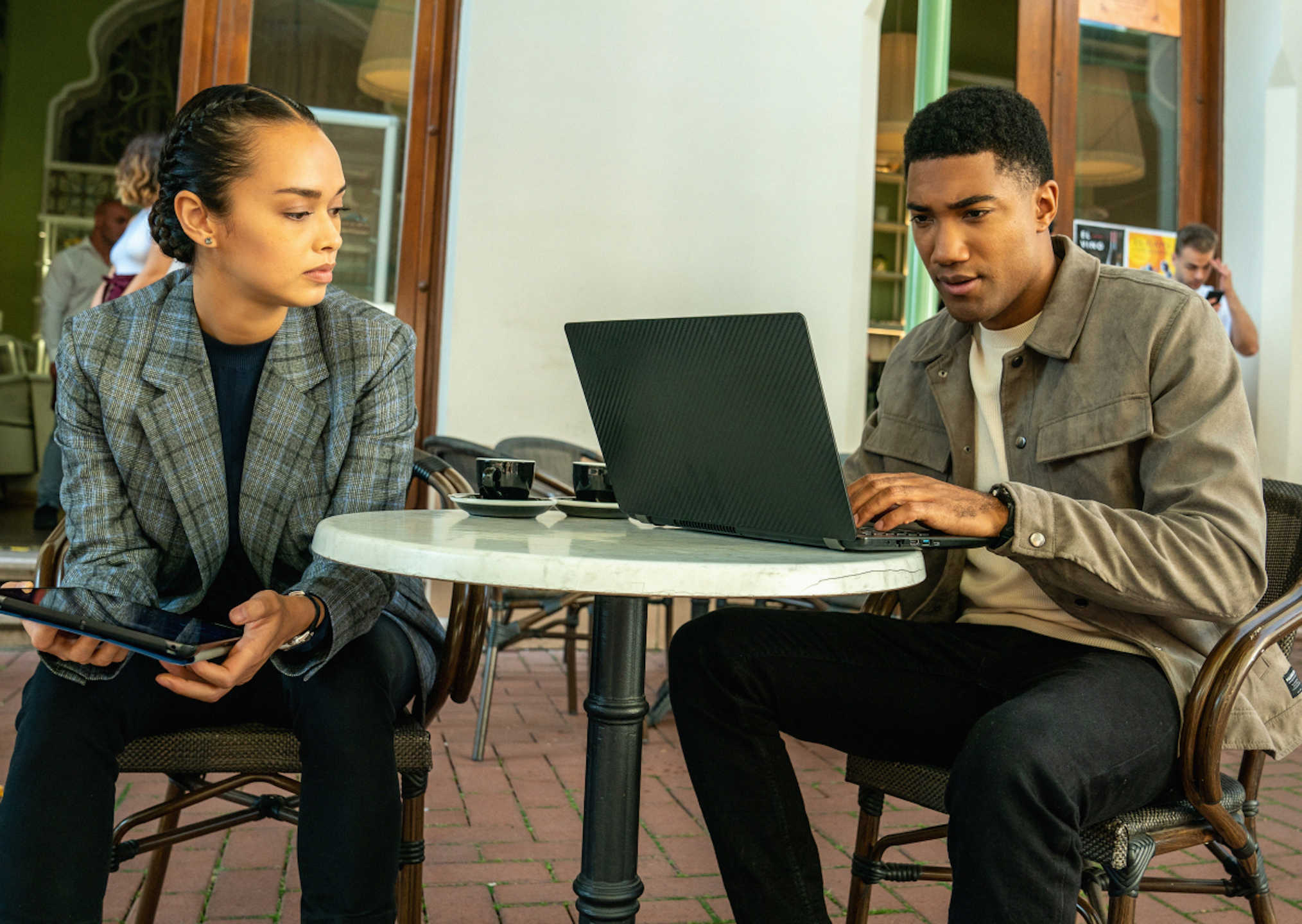 Vinessa Vidotto as Vo, Carter Redwood as Raines in FBI International