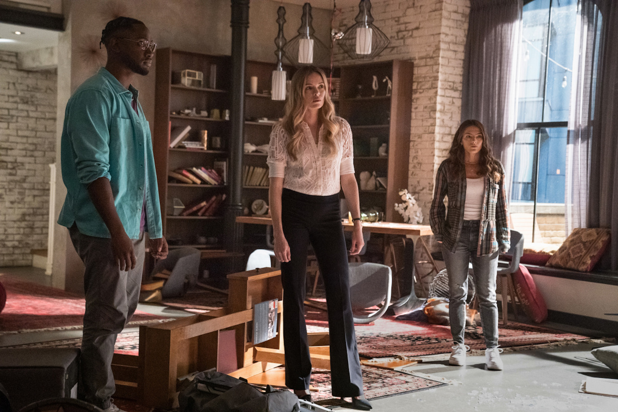 Brandon McKnight as Chester, Danielle Panabaker as Caitlin, Kayla Compton as Allegra in The Flash
