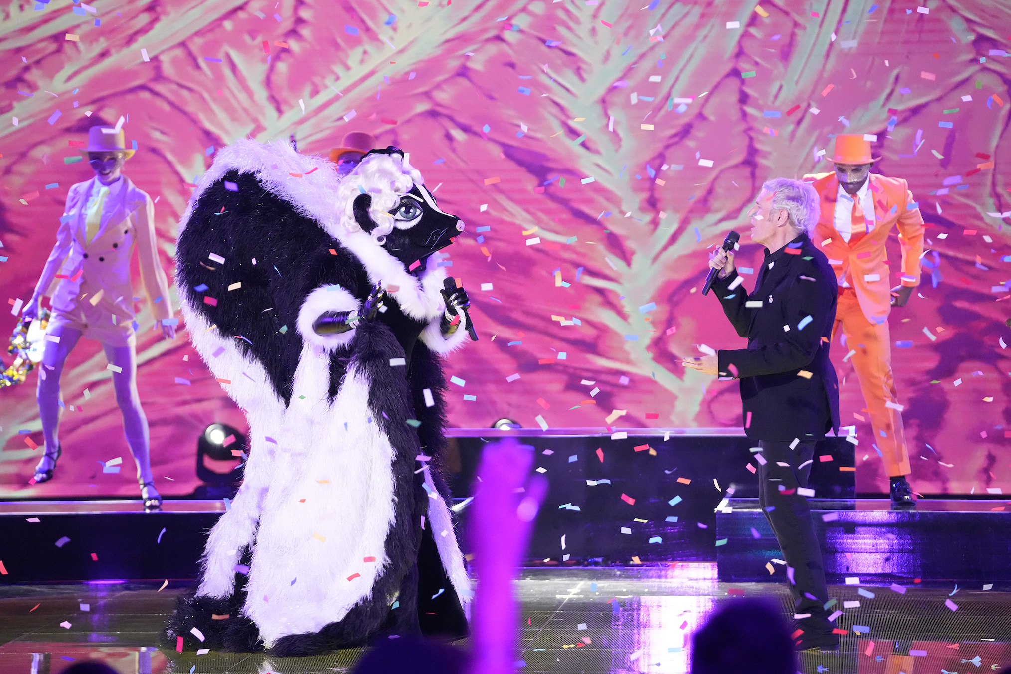 Skunk and Michael Bolton in The Masked Singer